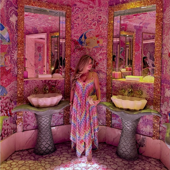 Meet your Posher, Claudia - Picture 1 of 1